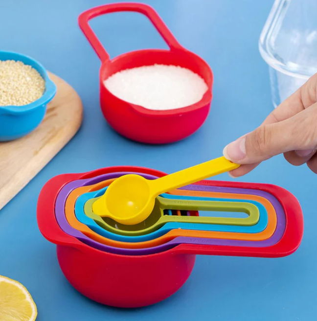 6pcs Plastic Measuring Spoon Set with Scale Measuring Cup.